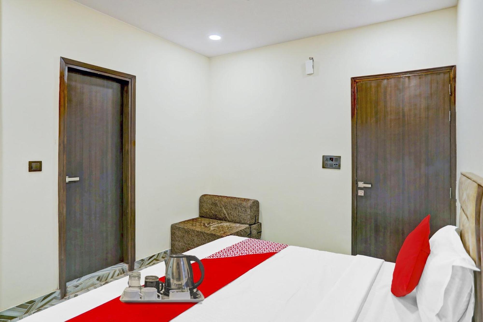 Hotel O Royal Lotus Stay Near Ip Extension Metro Station Neu-Delhi Exterior foto